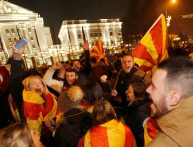 Σκοπιανό: «Κωμωδία» δίχως τέλος - Το VMRO μήνυσε τον Ζάεφ για «εσχάτη προδοσία» - Μας δουλεύουν κανονικά…